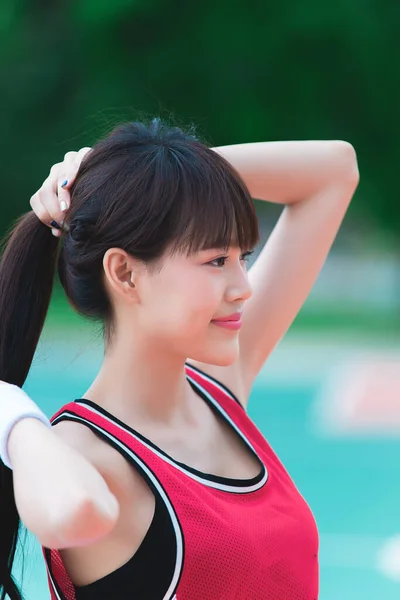Vacker Asiatisk Kvinna Poserar Basketplan Thailand Människor — Stockfoto
