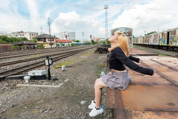 Thai Woman Sitting Bogie Train Feel Fresh Air Lifestyle Modern — Stockfoto