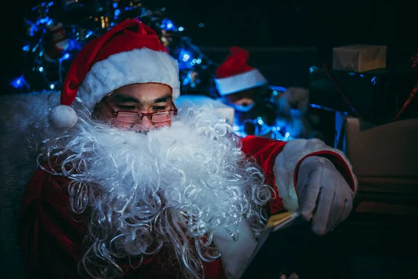 Retrato Del Libro Lectura Cláusula Happy Santa Concepto Feliz Navidad —  Fotos de Stock