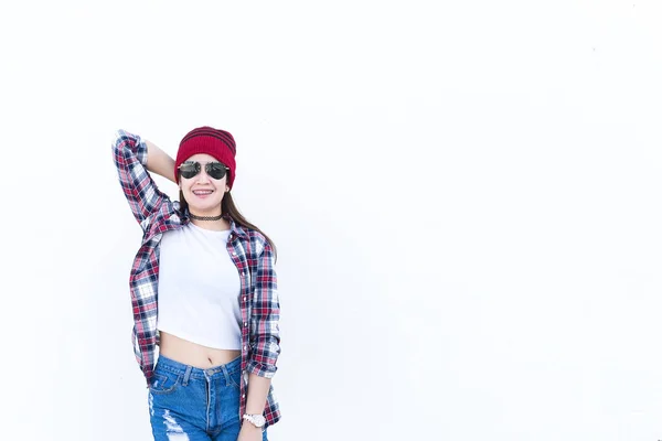 Retrato Hermosa Chica Hipster Asiática Sobre Fondo Blanco Pared — Foto de Stock