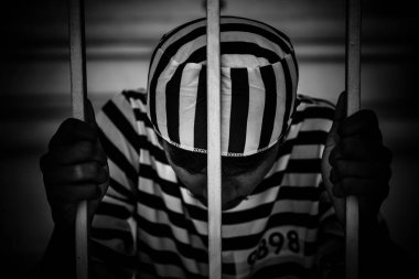 Demir hapishaneyi, esir konseptini, Tayland halkını yakalamak isteyen adamların elleri, özgür olmayı umuyoruz..