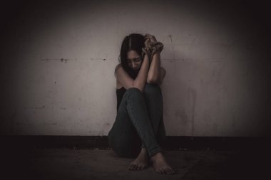 Asyalı rehine kadın gece olay yerinde iple bağlandı hırsızlar fidye için kaçırıldı, Tayland halkı...