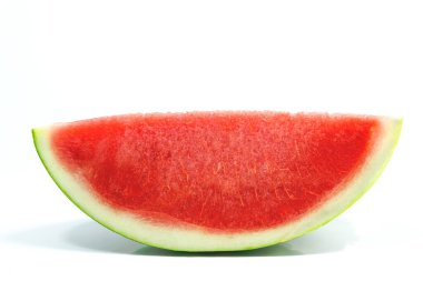 Beyaz arka planda taze karpuz lezzetli slayt