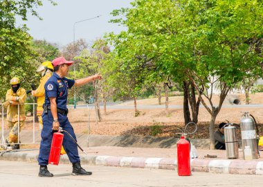 THAILAND, APRIL - 2016, 22: Synchrotron Işık Araştırma Enstitüsü Nakhonratchasima, Tayland 'da itfaiye eğitimi