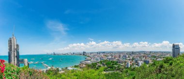 Dağdaki Panorama manzaralı deniz şehri ve yapıyı görebilir, Pattaya plajı, Tayland