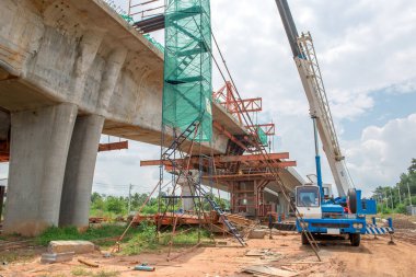 Paralel köprü altında, kırsal, uzun köprü, paralı yol, dışarıdaki yol, Crane kamyonu.
