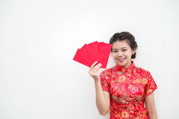 Mujer Asiática Posando Con Sobres Rojos Mano Feliz Año Nuevo — Foto de Stock