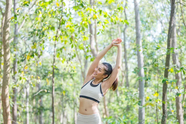 Asiática Deportiva Mujer Estiramiento Cuerpo Respiración Aire Fresco Parque Tailandia —  Fotos de Stock