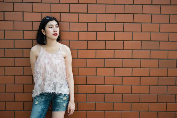 Porträt Der Schönen Asiatischen Schicke Mädchen Posieren Für Ein Foto — Stockfoto