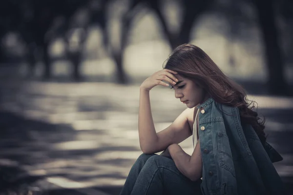 Mulher Tailandesa Bonita Muito Triste Amor Não Correspondido Repensar Pensar — Fotografia de Stock