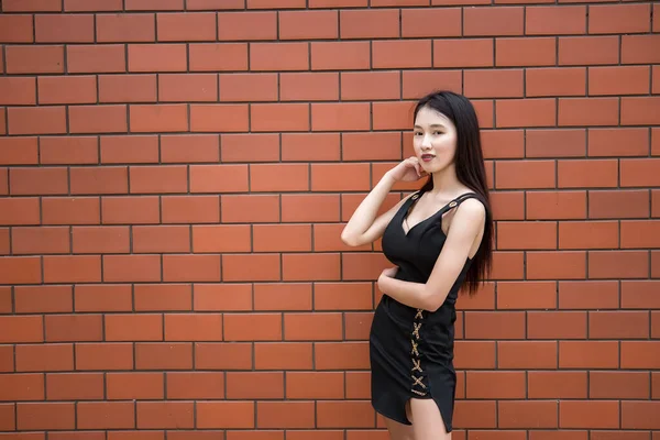 Porträt Der Schönen Asiatischen Chic Mädchen Tragen Schwarzes Kleid Pose — Stockfoto