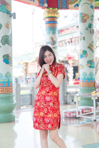 Retrato Dos Hermosas Mujeres Asiáticas Vestido Cheongsam Tailandia Personas Feliz —  Fotos de Stock