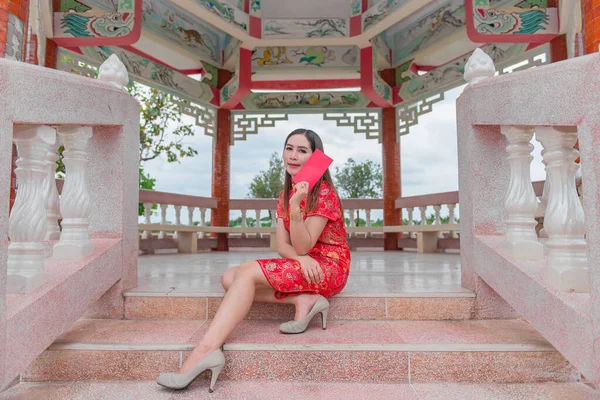 Feliz Ano Novo Chinês Mulher Asiática Vestindo Roupas Tradicionais Cheongsam — Fotografia de Stock