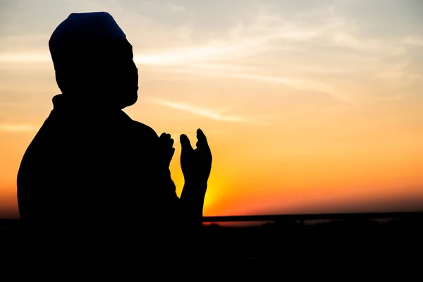 Silhouette Giovane Uomo Musulmano Asiatico Che Prega Tramonto Concetto Festival — Foto Stock