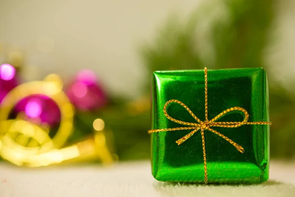 Groen Giftbox Gele Toon Voor Kerst Achtergrond — Stockfoto