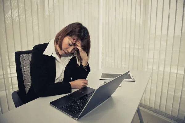 Azjatycka Kobieta Biznesu Stres Pracy Nie Właściciel Firmy Obwiniał Brzydkim — Zdjęcie stockowe