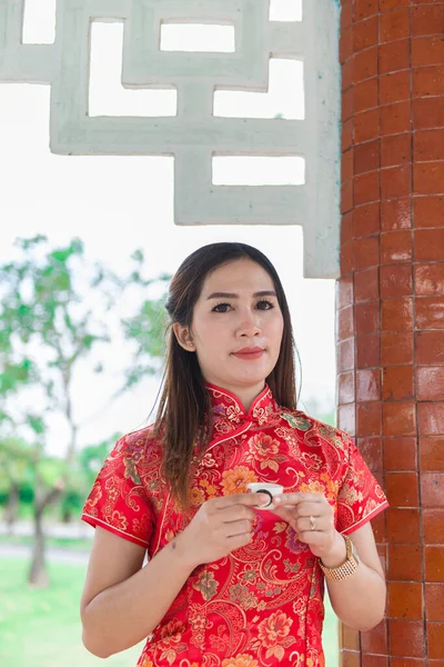 Szczęśliwego Chińskiego Nowego Roku Azji Kobieta Sobie Tradycyjne Ubrania Cheongsam — Zdjęcie stockowe