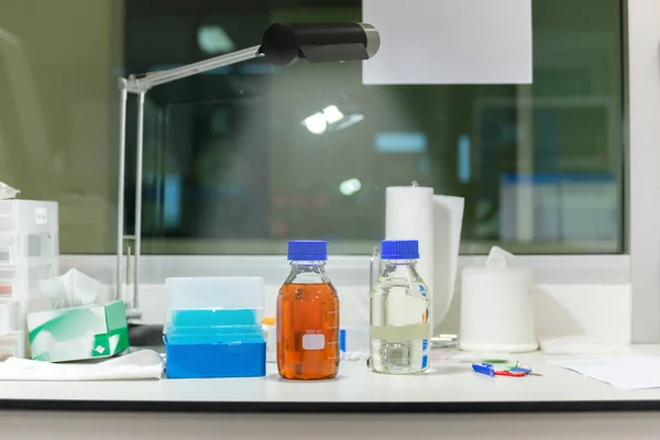 Equipment for science experiments on the laboratory table.