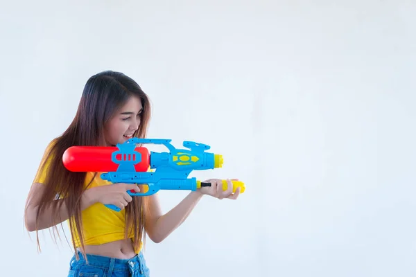 Asiatische Frau Mit Wasser Der Hand Auf Weißem Hintergrund Festival — Stockfoto