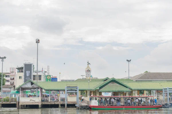 Bangkok Thajsko Května 2017 Loď Přepravující Cestující Přes Řeku Řeky — Stock fotografie