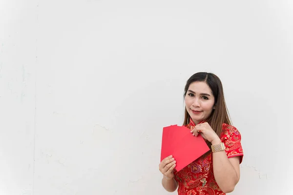 Happy Chinese New Year Portrait Asian Woman Has Red Envelope — 图库照片