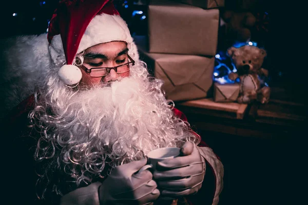 Retrato Cláusula Feliz Santa Com Café Quente Mão — Fotografia de Stock