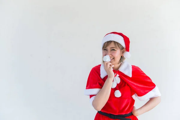 Bella Giovane Donna Asiatica Vestiti Babbo Natale Sfondo Bianco — Foto Stock