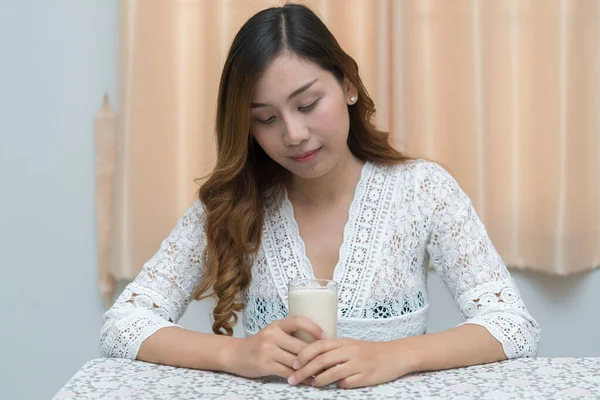 Mujer Embarazada Con Leche Mano Beber Leche Buena Salud Para —  Fotos de Stock