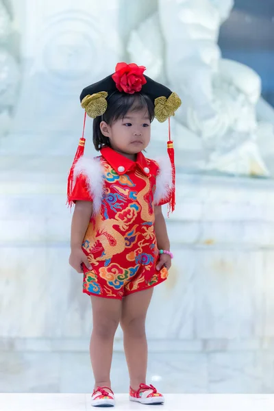 Retrato Niña Linda Mujer Asiática Vestido Cheongsam Tailandia Personas Concepto — Foto de Stock