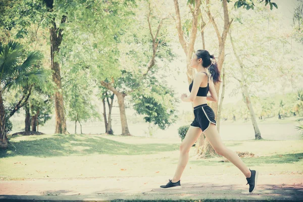 Hermosa Mujer Asiática Corriendo Camino Para Quemar Grasa Parque Luz —  Fotos de Stock