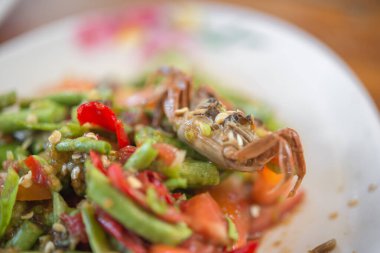 Tayland usulü fasulye salatası.