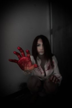 Korkunç yüz koyu tonu, korku sahnesi konsepti