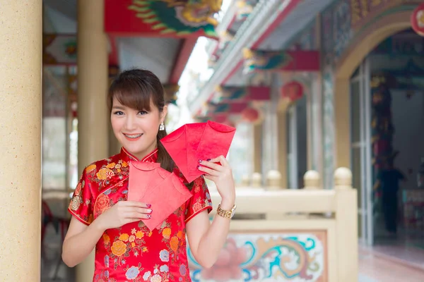 Retrato Bela Mulher Asiática Vestido Cheongsam Tailândia Pessoas Conceito Feliz — Fotografia de Stock