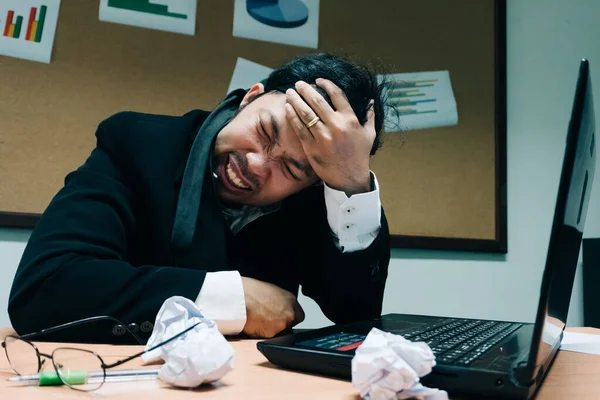 Asiatico Uomo Affari Sotto Stress Durante Eccessivo Lavoro — Foto Stock