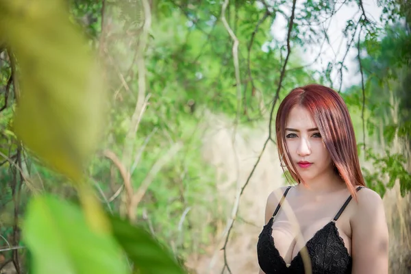Portret Pięknej Seksownej Kobiety Bikini Polu Wieczorem Tajlandia Ludzie Pozować — Zdjęcie stockowe
