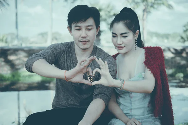 Bild Eines Verliebten Asiatischen Paares Das Spaß Park Hat Glückliche — Stockfoto