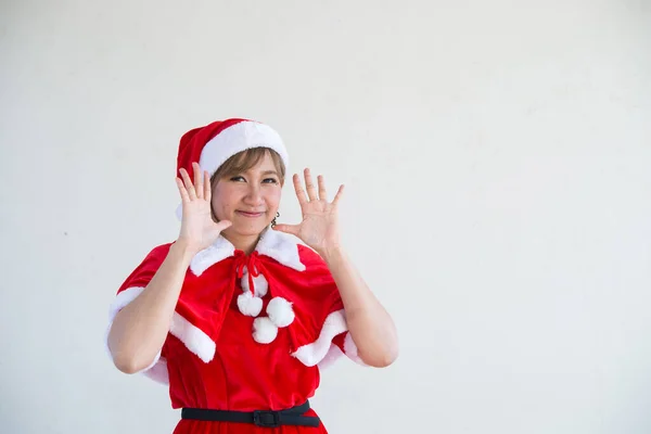 Bella Giovane Donna Asiatica Vestiti Babbo Natale Sfondo Bianco — Foto Stock