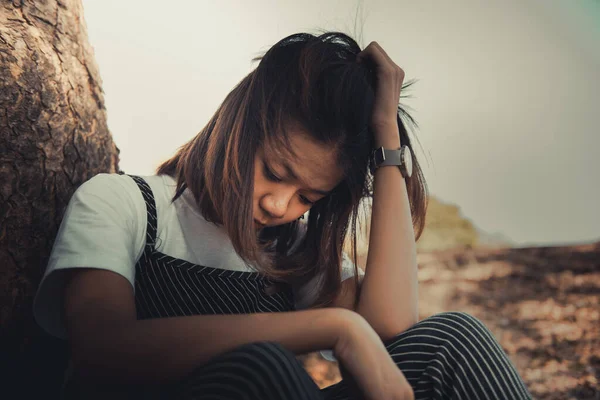 Close Triste Bela Mulher Asiática Amor Desnecessário Ela Pensa Tanto — Fotografia de Stock