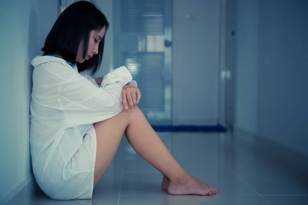 Aziatisch Vrouw Verdrietig Uit Liefde Zorgen Omdat Stress Van Vriendje — Stockfoto