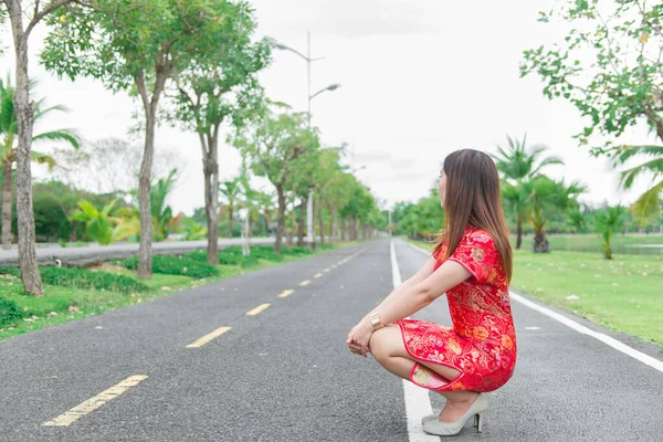 Feliz Ano Novo Chinês Mulher Asiática Vestindo Roupas Tradicionais Cheongsam — Fotografia de Stock