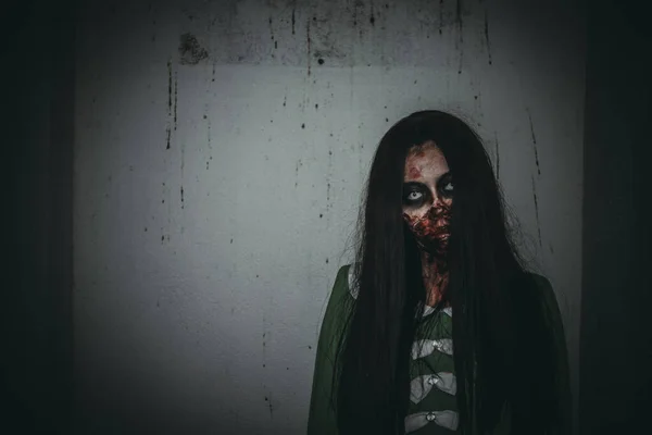 Porträt Einer Asiatischen Frau Make Geistergesicht Horrorszene Gruseligen Hintergrund Halloween — Stockfoto