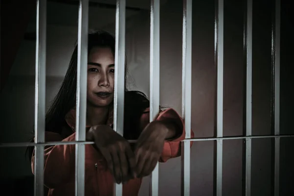 Kétségbeesett Emberek Kezei Akik Akarják Kapni Vasbörtönt Fogoly Koncepció Thailand — Stock Fotó