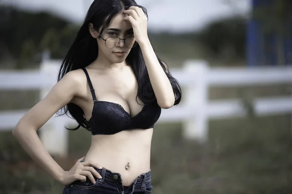 Retrato Sexy Asiático Mulher Desgaste Preto Sutiã Campo Tailândia Pessoas — Fotografia de Stock