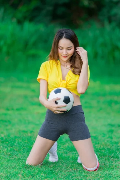 Portrait Einer Sexy Asiatin Fußballerkleid Cheerball Konzept Thailänder Deutschland Fanclup — Stockfoto