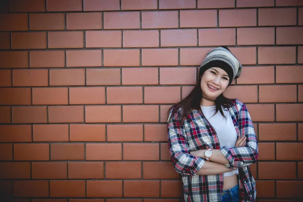 Retrato Menina Hipster Asiático Fundo Parede Tijolo Estilo Vida Pessoas — Fotografia de Stock