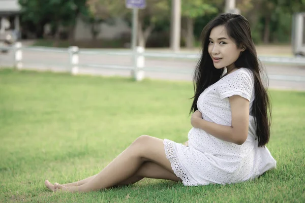 Portret Van Jonge Zwangere Vrouw Het Park Thailand Mensen — Stockfoto