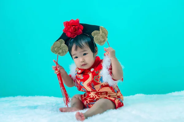 Asiático Lindo Bebé Usar Cheongsam Vestido Concepto Feliz Año Nuevo — Foto de Stock