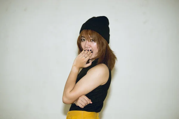 Cool Chica Hipsters Asiáticos Posando Para Tomar Una Foto Estilo — Foto de Stock