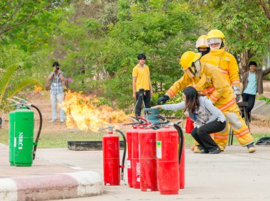 THAILAND, APRIL - 2016, 22: Synchrotron Işık Araştırma Enstitüsü Nakhonratchasima, Tayland 'da itfaiye eğitimi