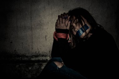 Asyalı rehine kadın gece olay yerinde iple bağlandı hırsızlar fidye için kaçırıldı, Tayland halkı...